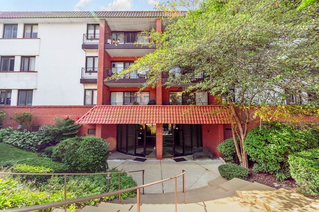 2046 Saint Johns Avenue 3E, Highland Park, IL 60035