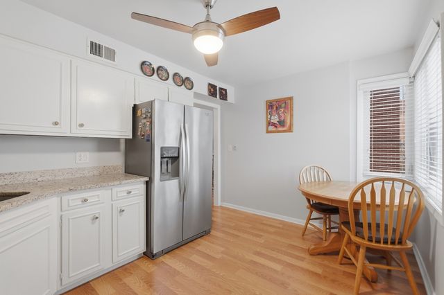 2046 Saint Johns Avenue 3E, Highland Park, IL 60035