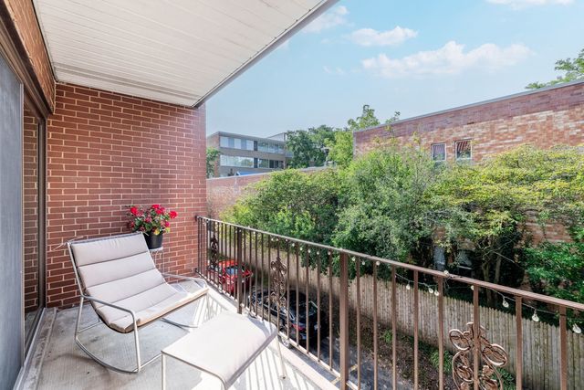 2046 Saint Johns Avenue 3E, Highland Park, IL 60035