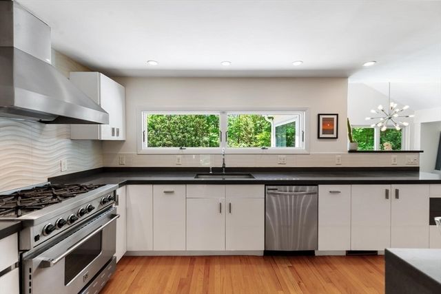 44 Windemere Road, Wellesley, MA 02482