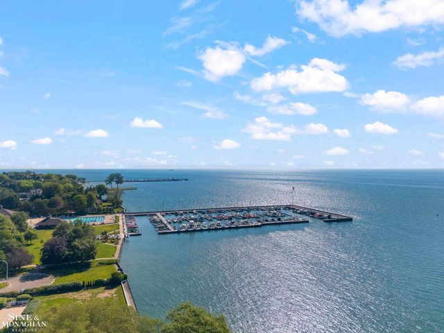 11 Wellington Place, Grosse Pointe, MI 48230