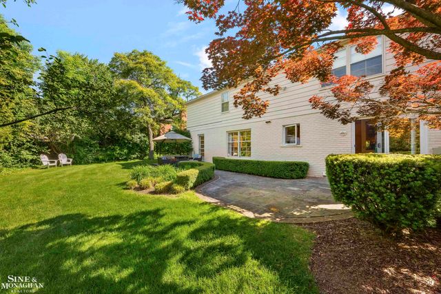 11 Wellington Place, Grosse Pointe, MI 48230