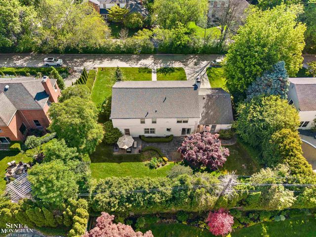 11 Wellington Place, Grosse Pointe, MI 48230