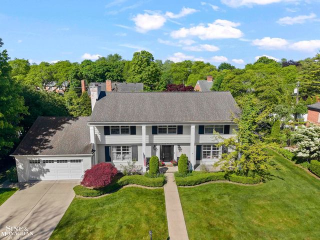 11 Wellington Place, Grosse Pointe, MI 48230