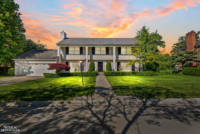 11 Wellington Place, Grosse Pointe, MI 48230