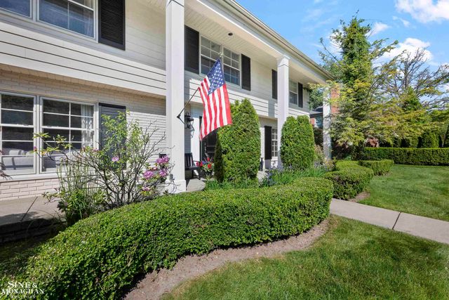 11 Wellington Place, Grosse Pointe, MI 48230
