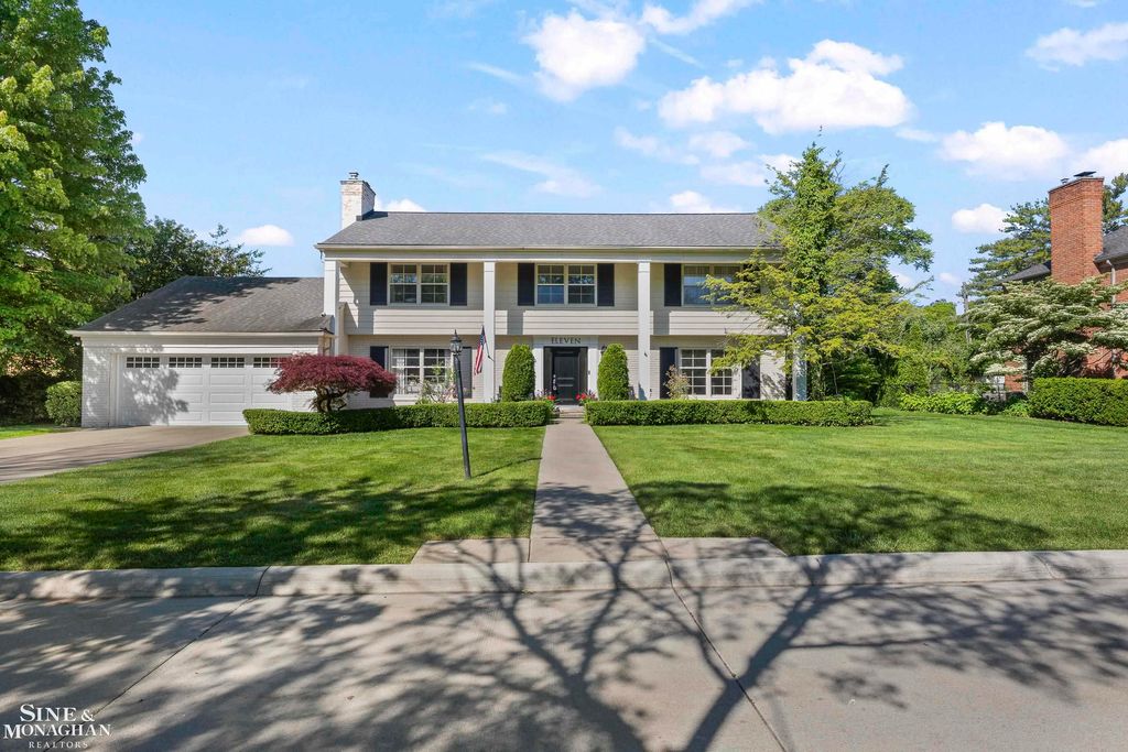 11 Wellington Place, Grosse Pointe, MI 48230