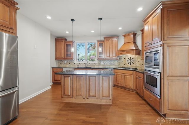 72 E Social Row Road, Dayton, OH 45458