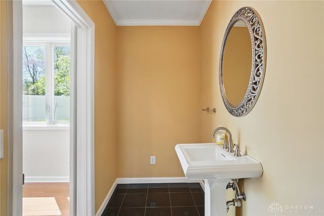 72 E Social Row Road, Dayton, OH 45458