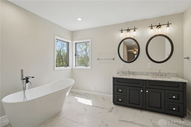 72 E Social Row Road, Dayton, OH 45458