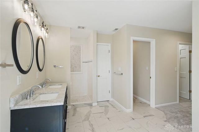 72 E Social Row Road, Dayton, OH 45458