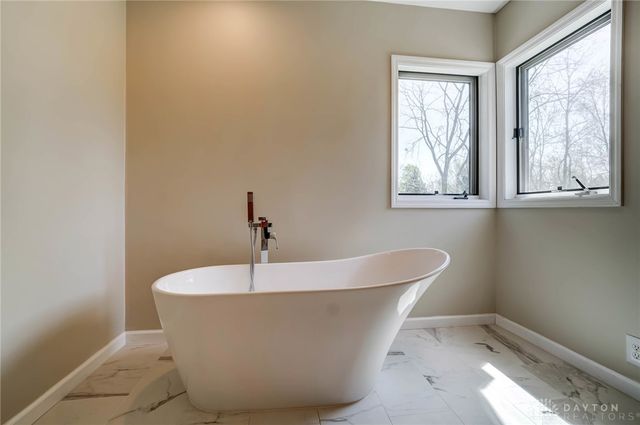72 E Social Row Road, Dayton, OH 45458