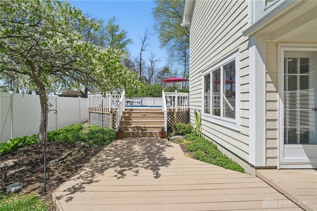 72 E Social Row Road, Dayton, OH 45458