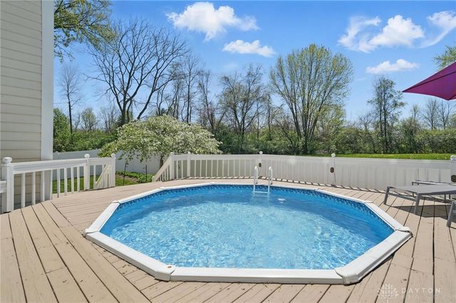 72 E Social Row Road, Dayton, OH 45458