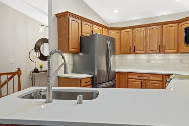 635 Cardinal WAY, Sun Prairie, WI 53590