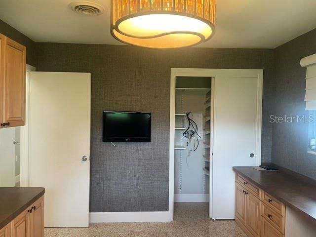 2253 VALENCIA DRIVE, Sarasota, FL 34239
