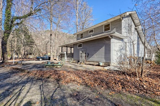 817 River Bend Drive, Hayesville, NC 28904