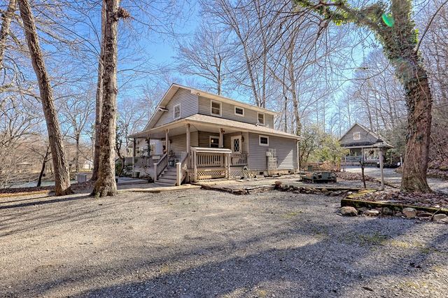 817 River Bend Drive, Hayesville, NC 28904