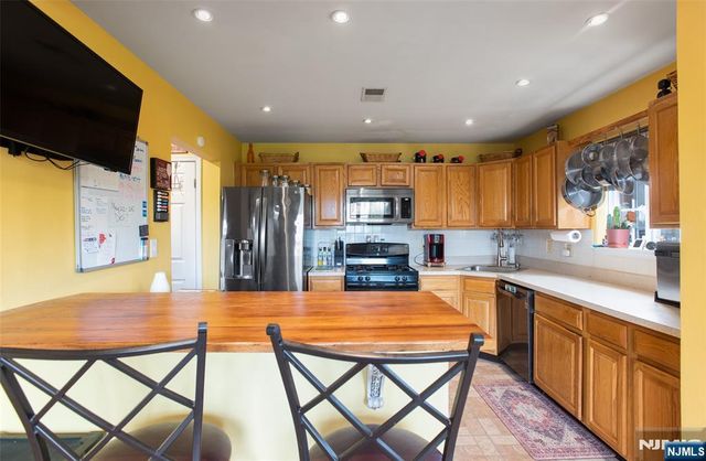 89 Vaughan Drive 824, Newark, NJ 07103