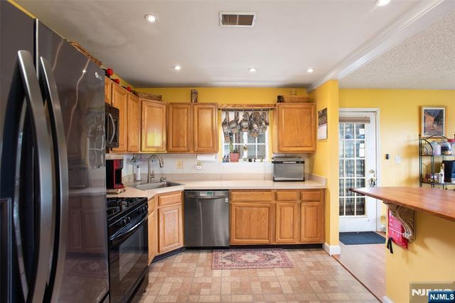 89 Vaughan Drive 824, Newark, NJ 07103