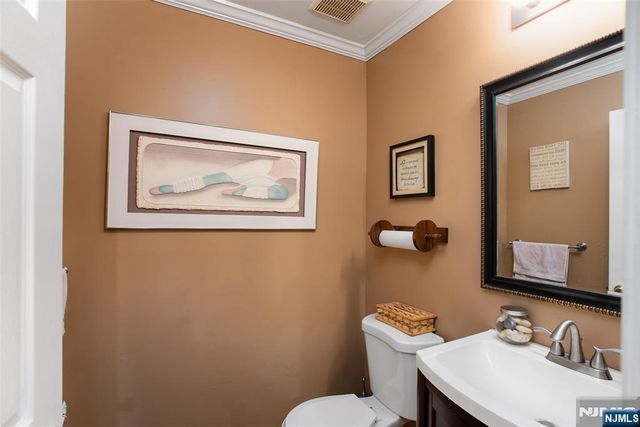 89 Vaughan Drive 824, Newark, NJ 07103
