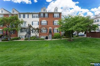 89 Vaughan Drive 824, Newark, NJ 07103