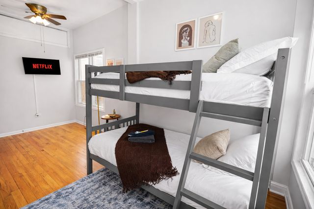 736 S Oakley Boulevard 2, Chicago, IL 60612