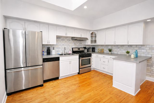 736 S Oakley Boulevard 2, Chicago, IL 60612