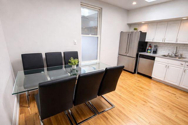 736 S Oakley Boulevard 2, Chicago, IL 60612