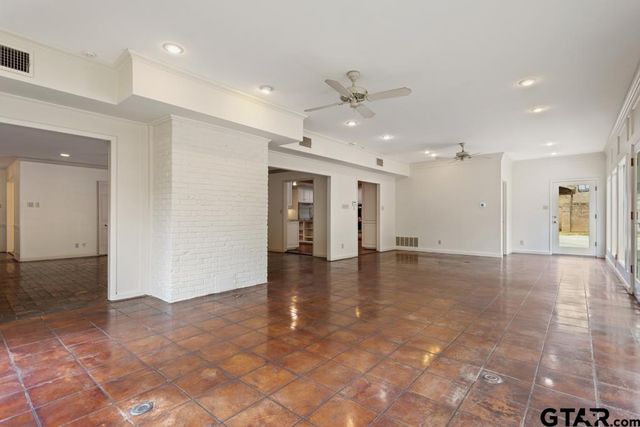 3326 Fry Ave, Tyler, TX 75701