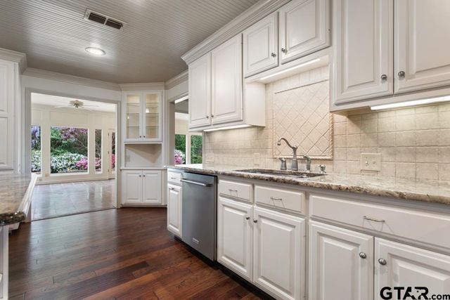 3326 Fry Ave, Tyler, TX 75701