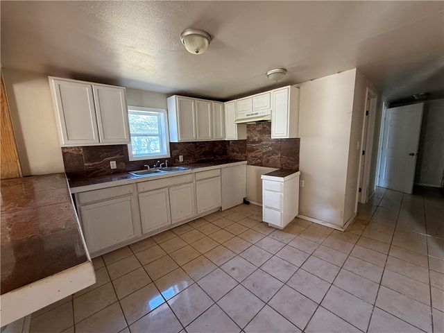 432 SW 7th St, Premont, TX 78375