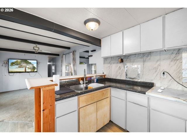 8039 Se MONTEREY Ave, Milwaukie, OR 97222