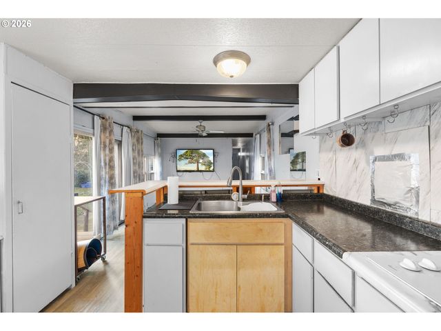 8039 Se MONTEREY Ave, Milwaukie, OR 97222