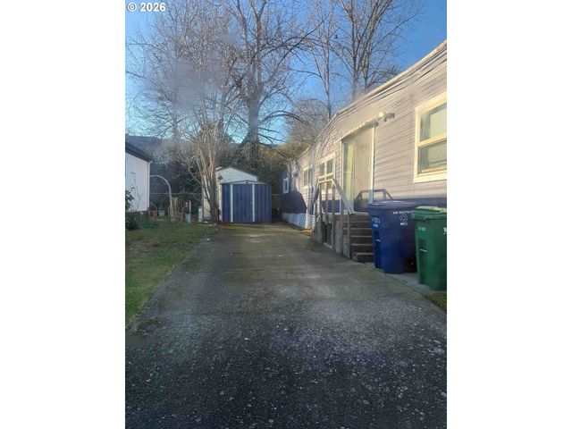 8039 Se MONTEREY Ave, Milwaukie, OR 97222