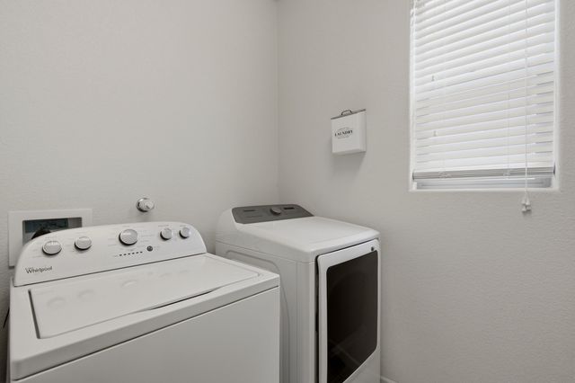 32 Via Sagrada, Santa Fe, NM 87508