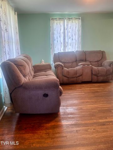 2204 State Line Road, Elizabethton, TN 37643