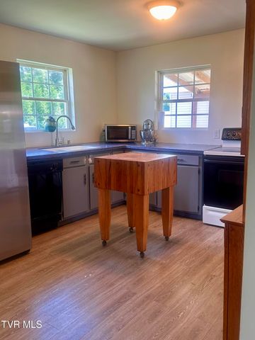 2204 State Line Road, Elizabethton, TN 37643