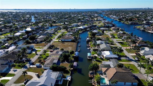 4920 Seville CT, Cape Coral, FL 33904