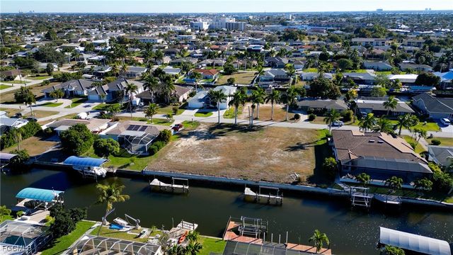 4920 Seville CT, Cape Coral, FL 33904