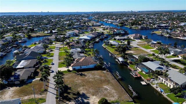 4920 Seville CT, Cape Coral, FL 33904