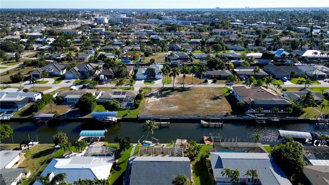 4920 Seville CT, Cape Coral, FL 33904