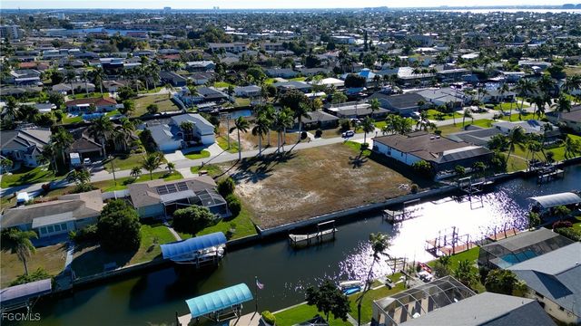 4920 Seville CT, Cape Coral, FL 33904