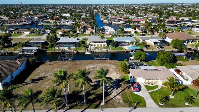4920 Seville CT, Cape Coral, FL 33904