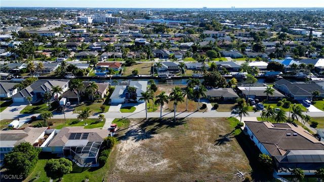 4920 Seville CT, Cape Coral, FL 33904