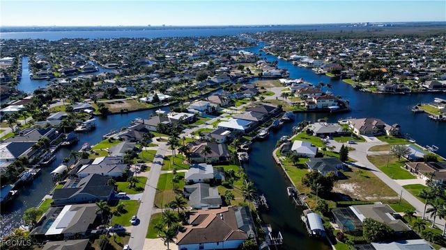 4920 Seville CT, Cape Coral, FL 33904