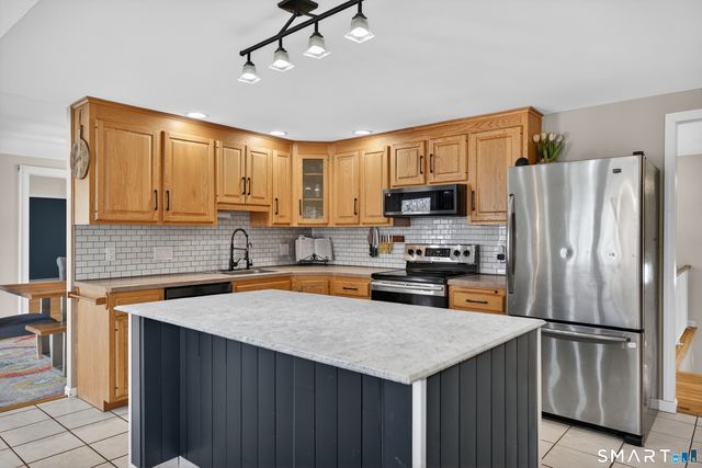 18 Riverside Terrace, Madison, CT 06443