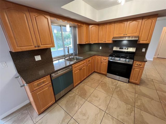 2650 NW 94th Way, Sunrise, FL 33322