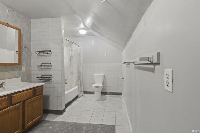 1409 N Woodridge Avenue, Muncie, IN 47304