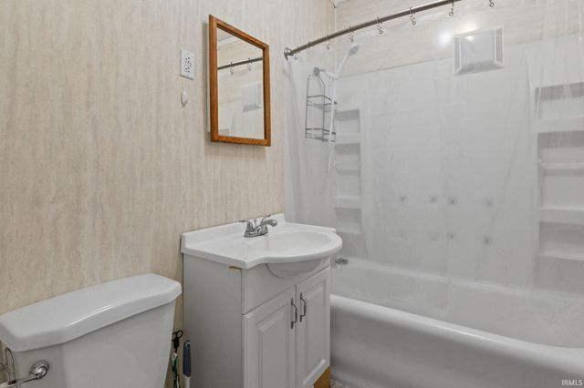 1409 N Woodridge Avenue, Muncie, IN 47304